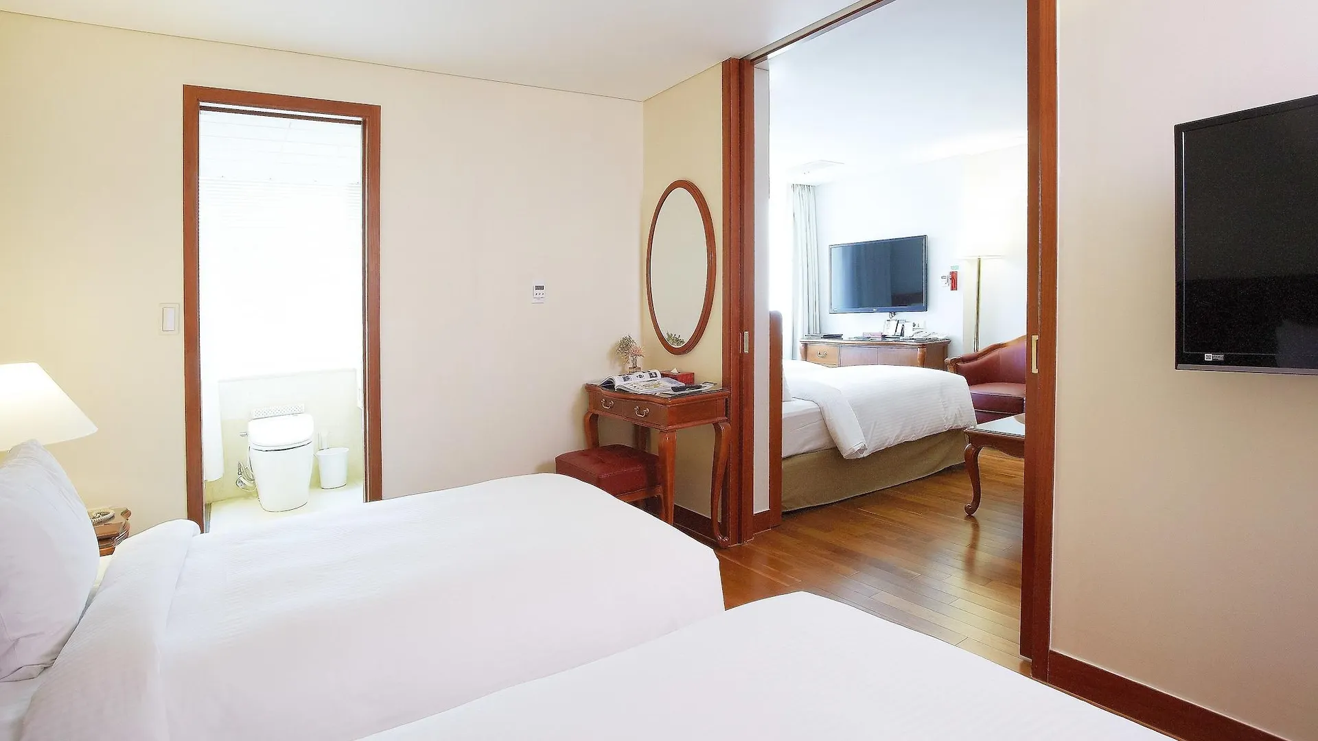 Sejong Hotel Seoul Myeongdong 4*,