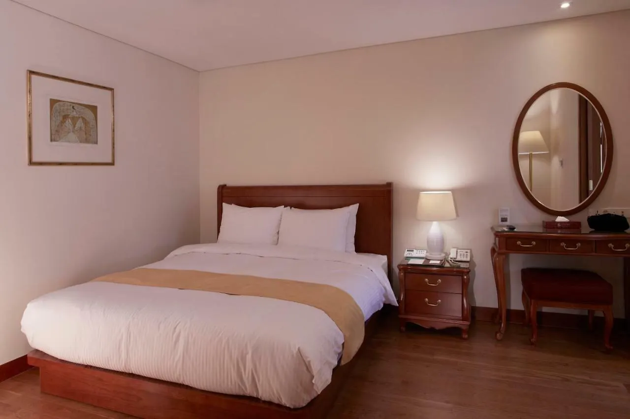 Sejong Hotel Seoul Myeongdong 4*,