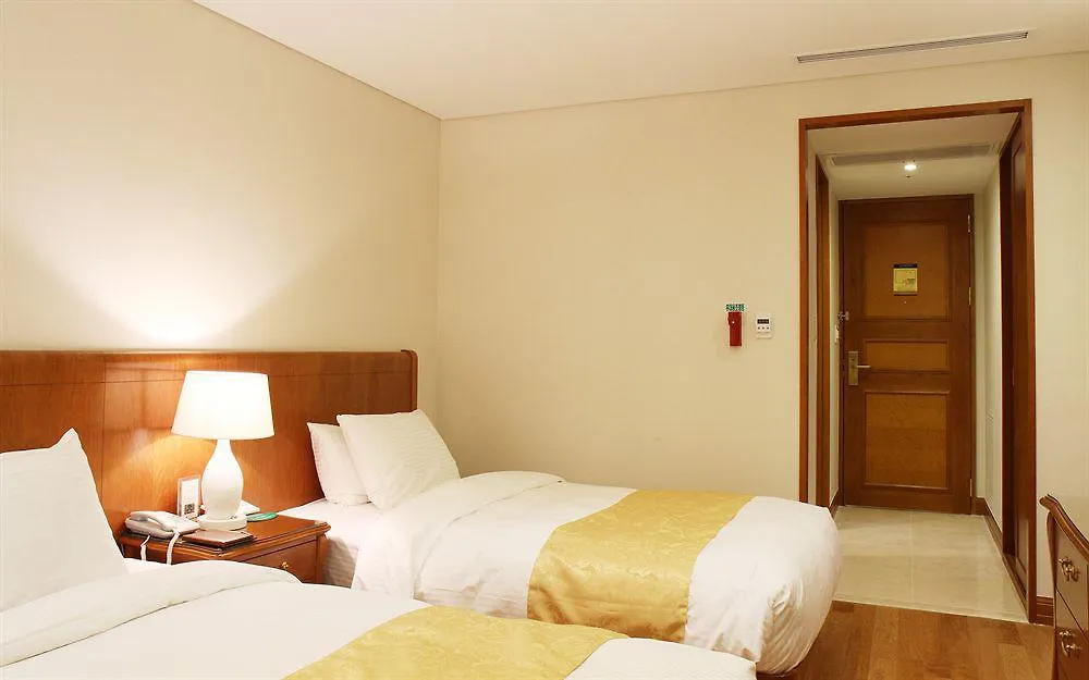Sejong Hotel Seoul Myeongdong 4*,